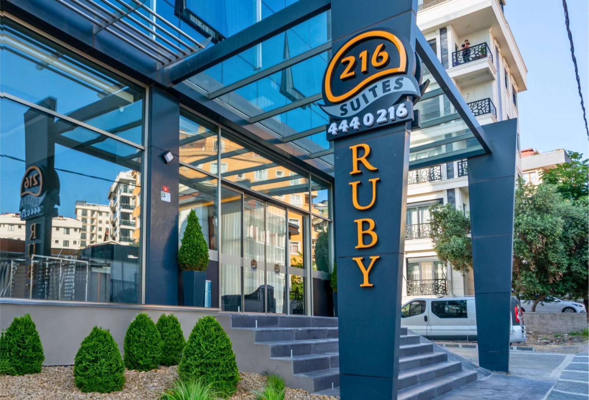216 Ruby Suite — Photos 2